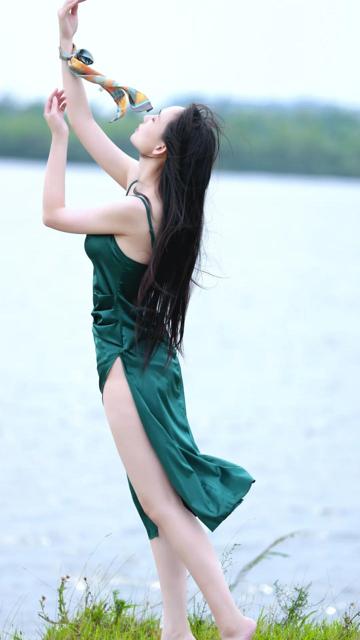 vetiver嘉宝贝儿低胸婚纱美女写真壁纸