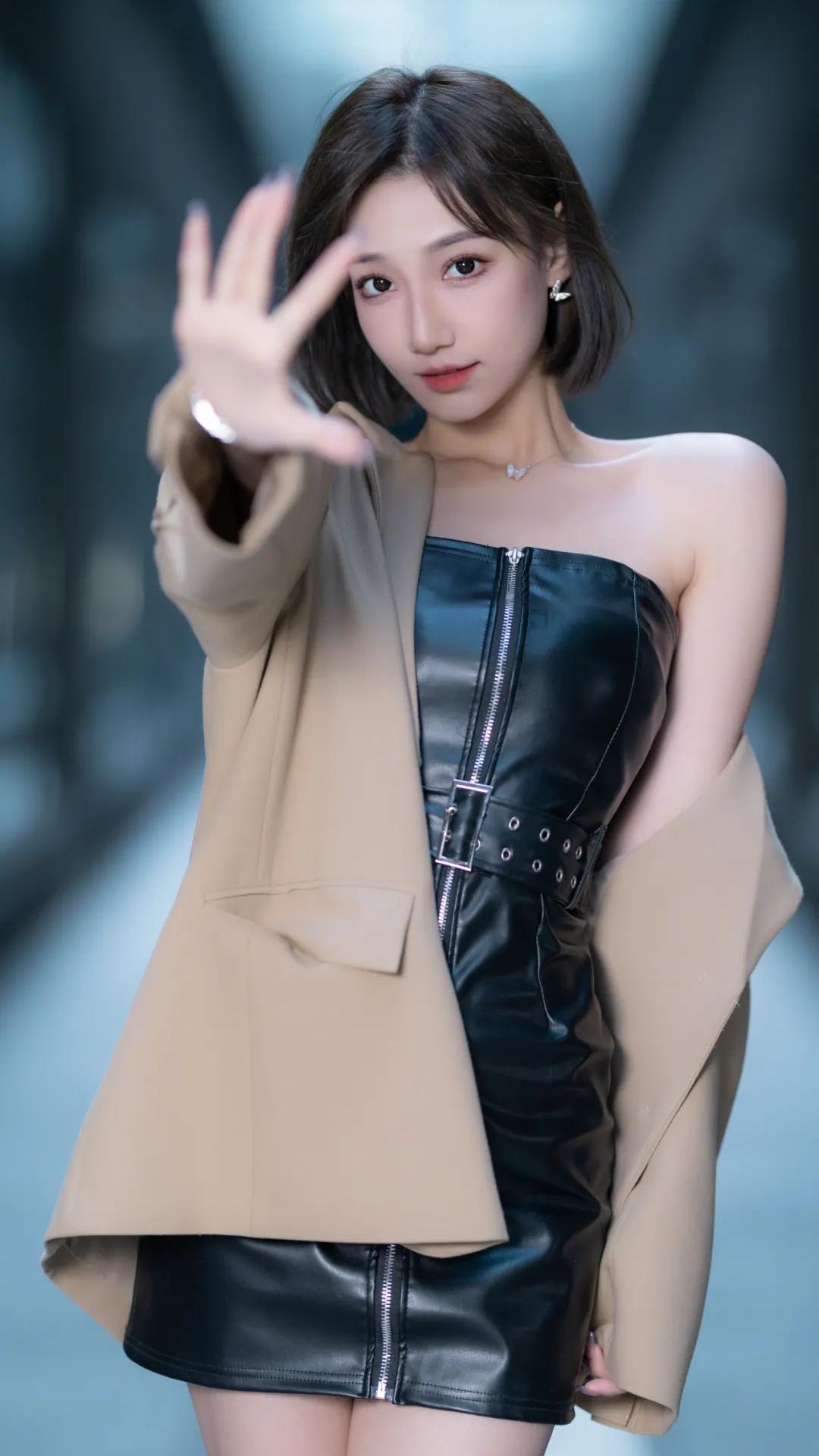 黑色皮裙，时尚美女手机壁纸5