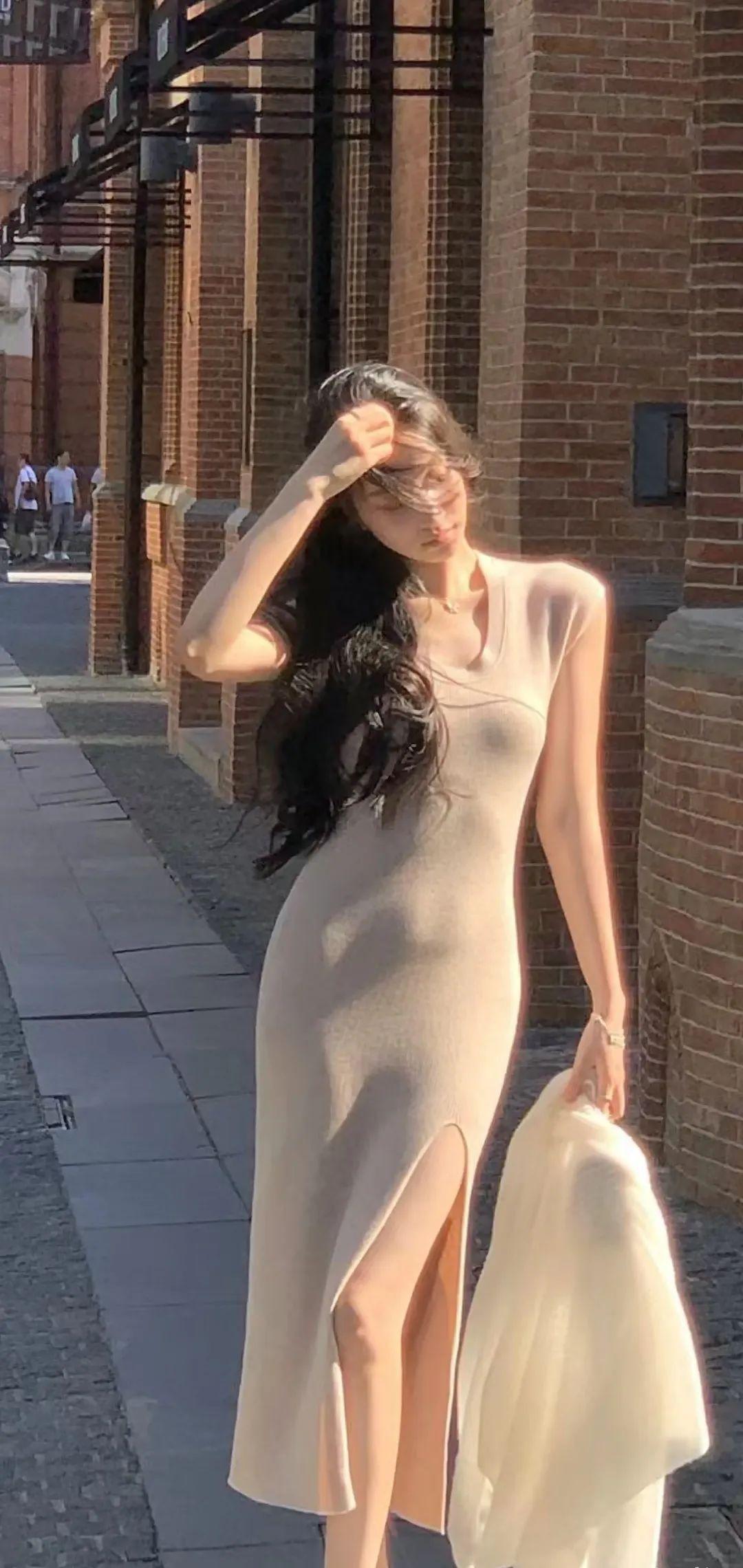 高颜值好身材美女手机壁纸9